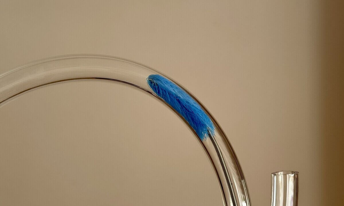 Filterschlauch mit Schlauchbürste reinigen