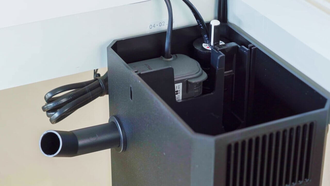 Juwel Rio 125 Innenfilter Bioflow M mit Pumpe und Heizer im Aquarium