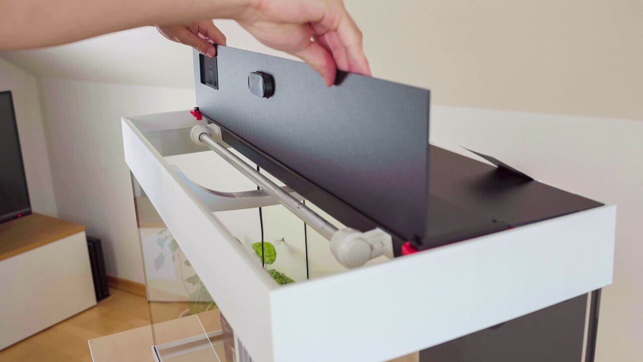 Juwel Rio 125 Aquarium Abdeckung öffnen und Beleuchtung zugänglich machen