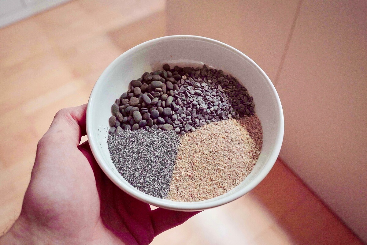 Vergleich verschiedener Bodengründe fürs Aquarium wie Sand und Kies